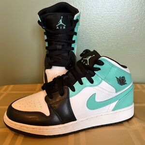 Nike Youth Air Jordan 1 Mid 'Tropical Twist Igloo' black & teal size 6Y